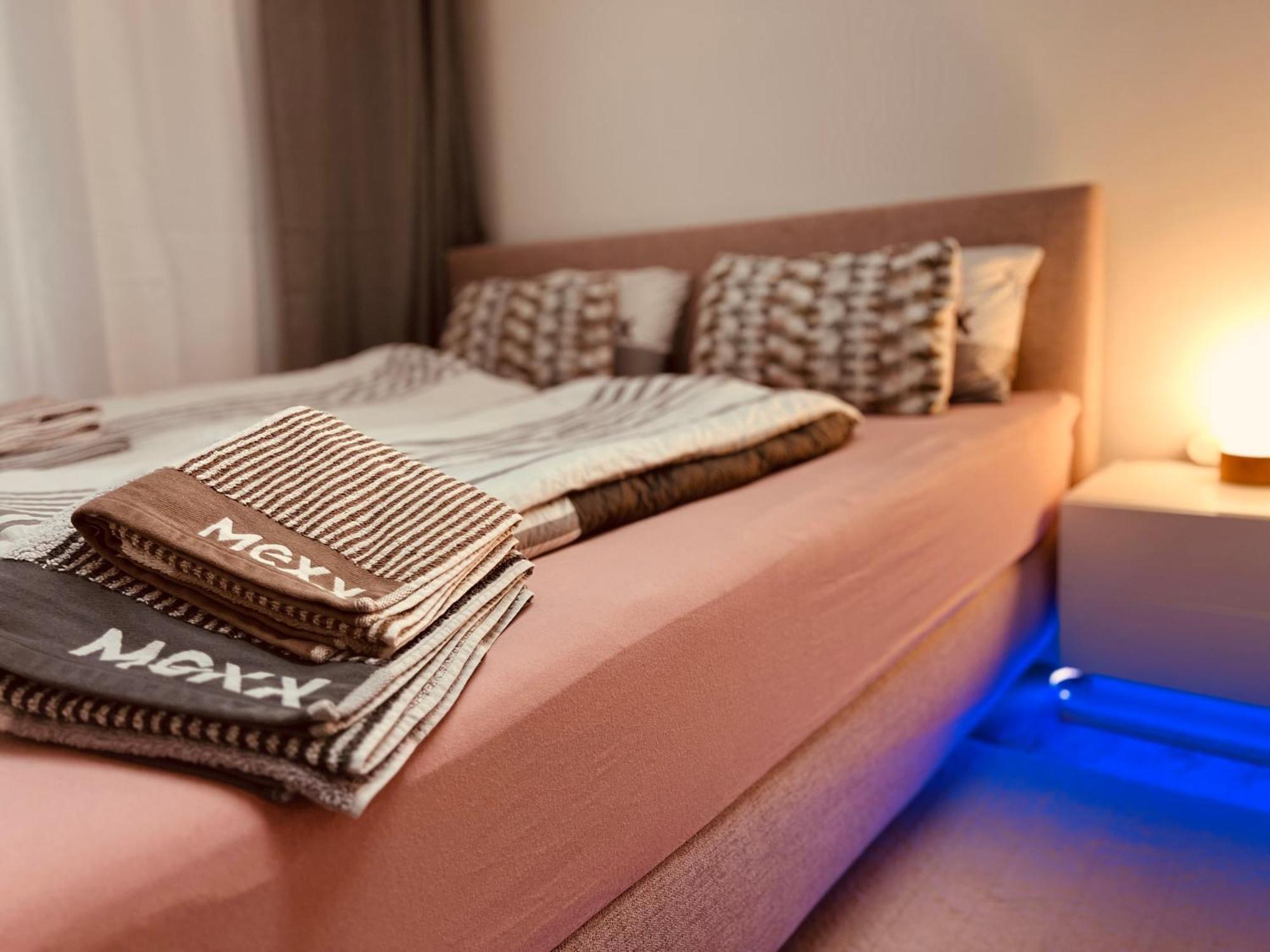 Cologne Luxe Living: Opulent Elegance Unleashed Daire Dış mekan fotoğraf